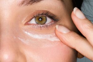 Applying Under-Eye Moisturizer to Prevent Dark Circles - Fashion Fiasca.