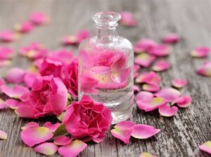 Rose Water to Reduce Dark Circles - Fashion Fiasca.